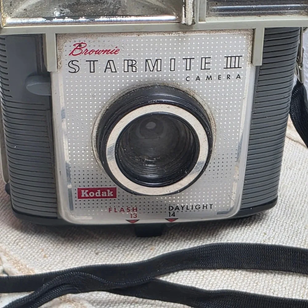 Vintage 1960s Kodak Brownie Starmite III‎ 127 Film Camera Grey Mid Century USA